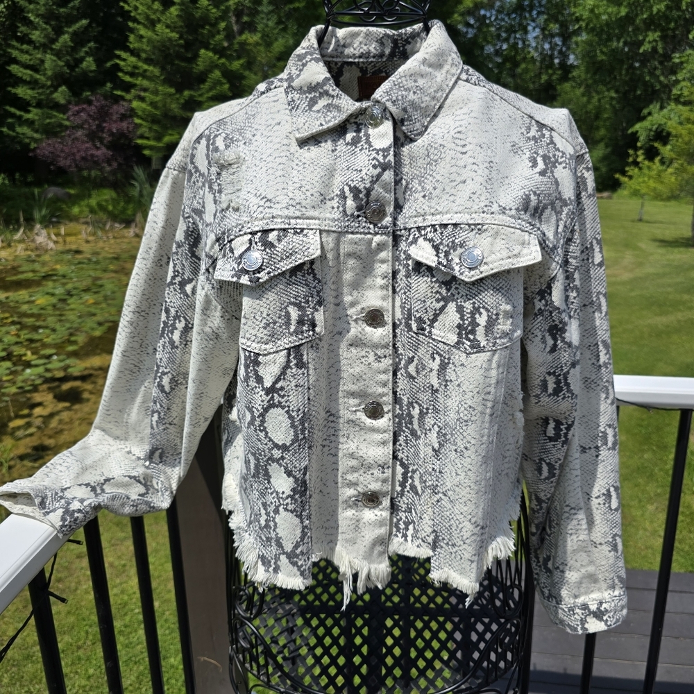 POL Leopard Print Distressed Jacket, Size Small, Gorgeous!! NWOT